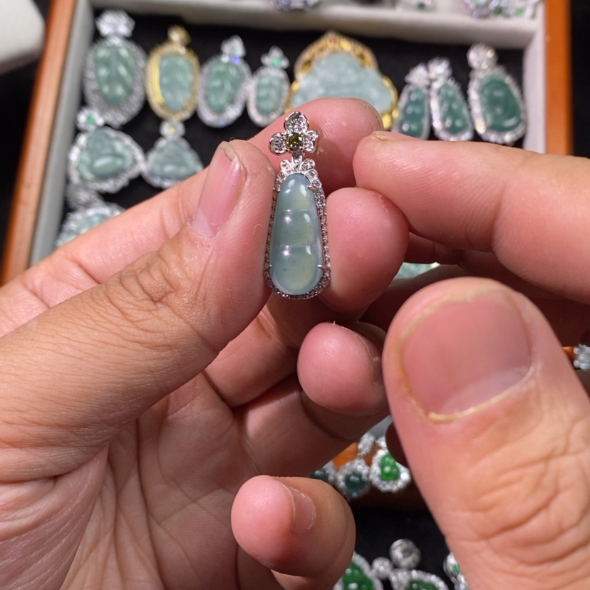 【闪购商品】翡翠颈饰未镶嵌天然