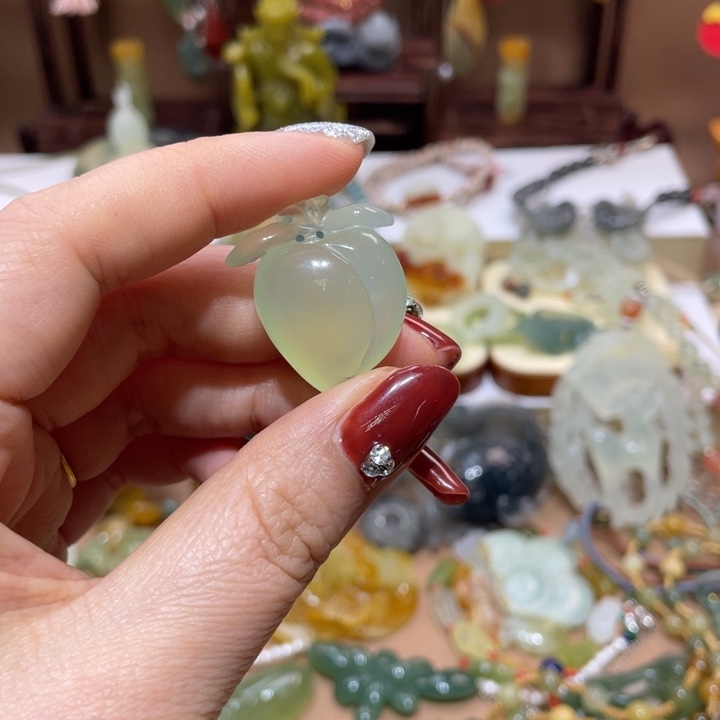 蛇纹石玉颈饰未镶嵌