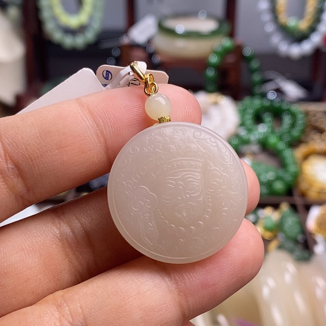 和田玉收藏级藕粉羊脂级老矿料扎基吊坠未镶嵌