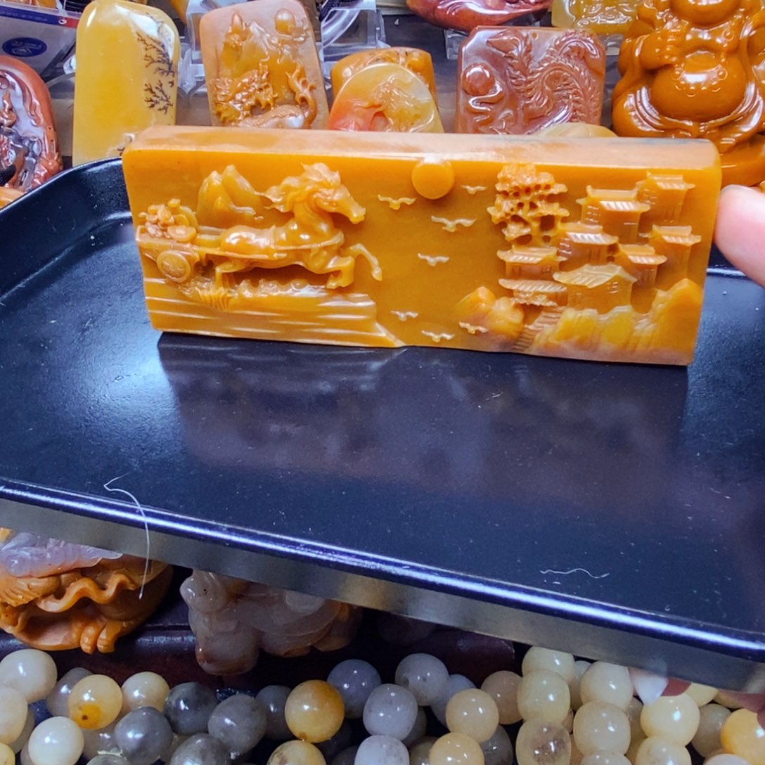 石英质玉（黄龙玉）未镶嵌颈饰