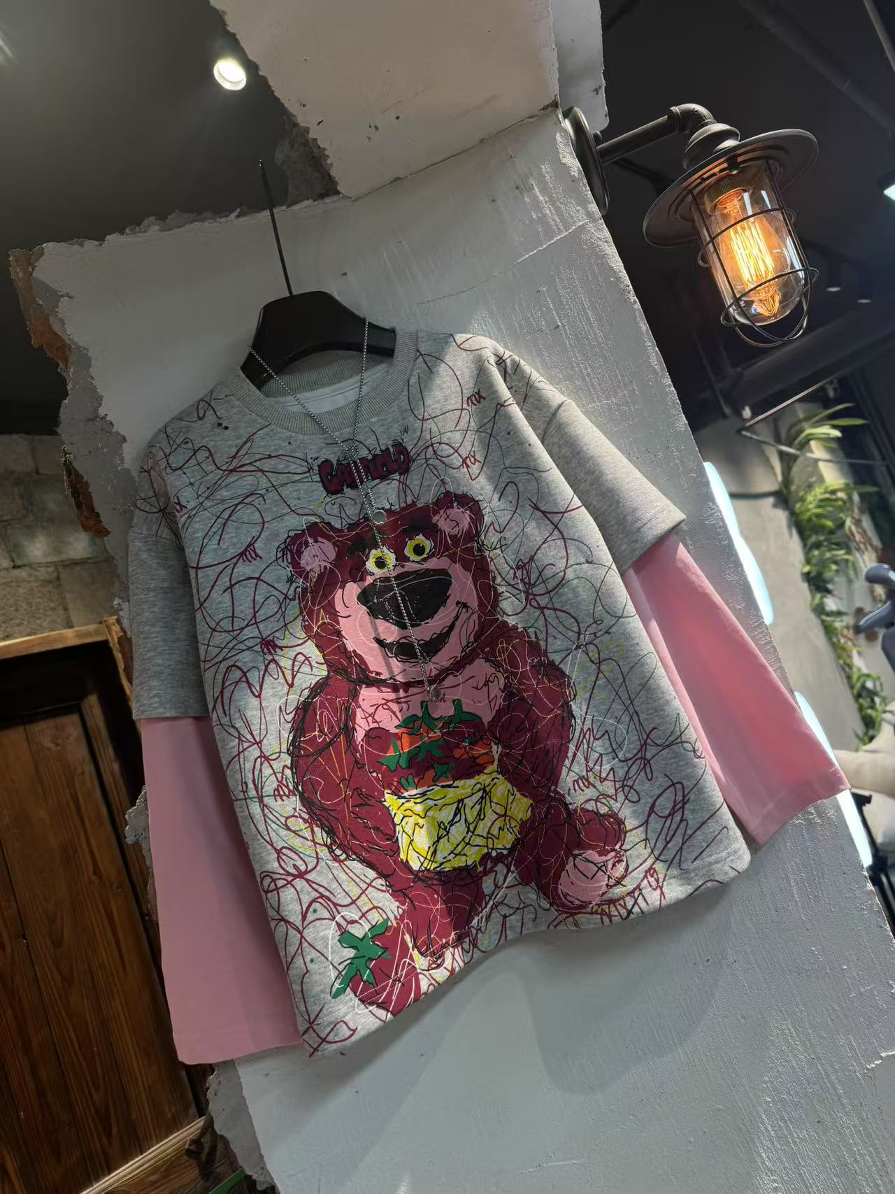 吾 2025【Y】2月25日 儿童男童女童时尚灰色草莓熊T恤2551-