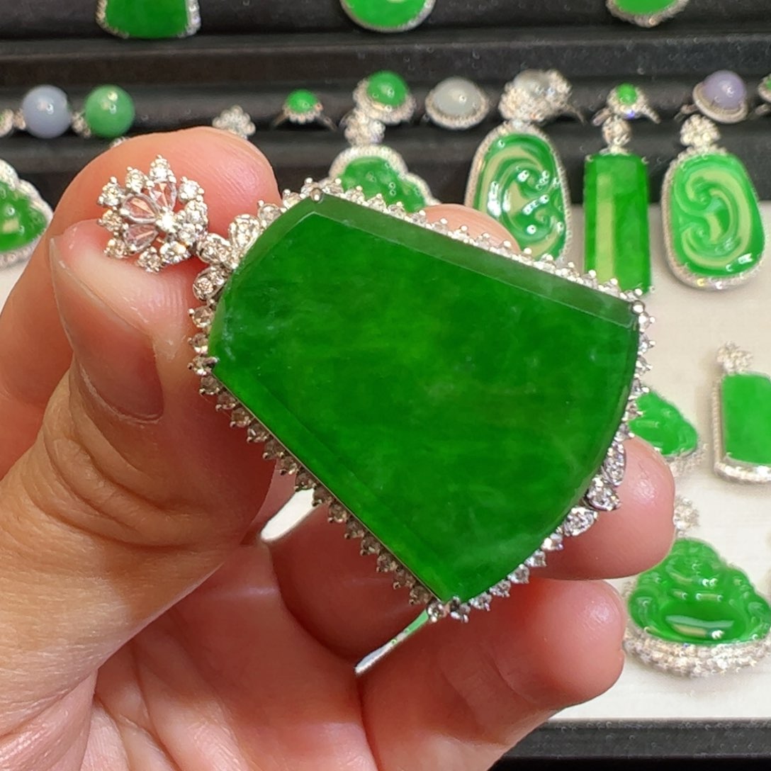 翡翠吊坠(不含链)18K金镶嵌