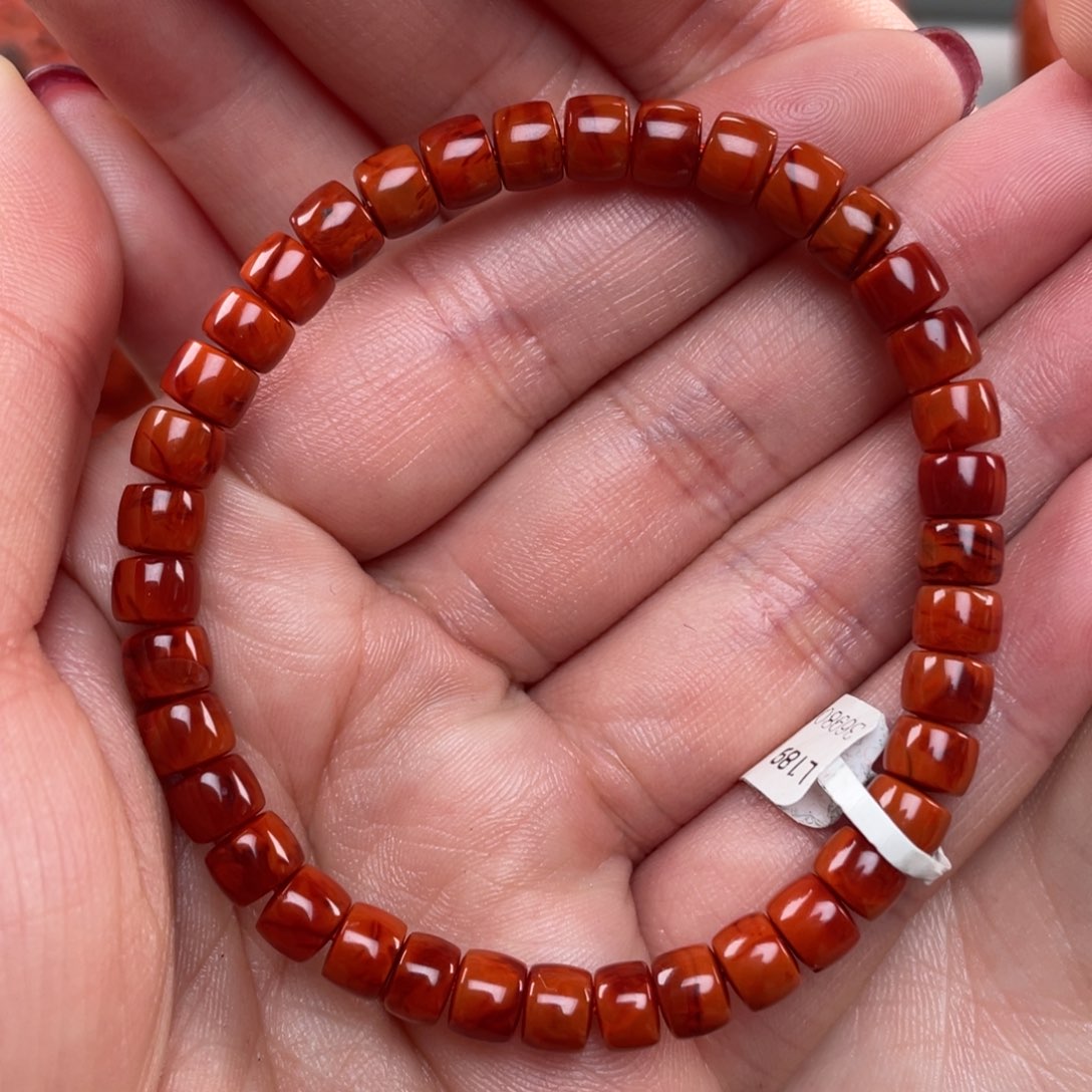 南红玛瑙吊坠未镶嵌