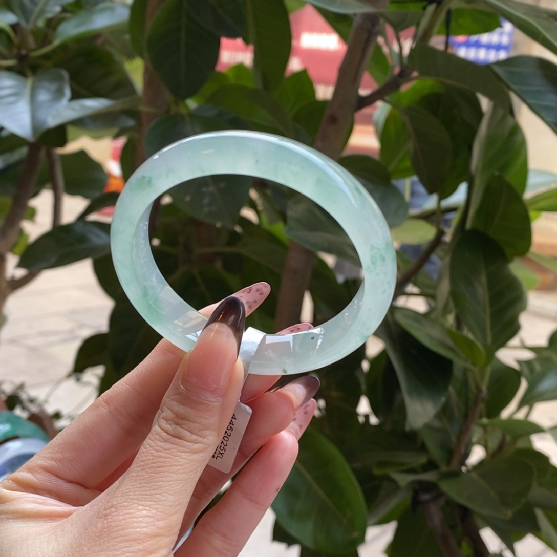 未镶嵌手镯石英岩玉