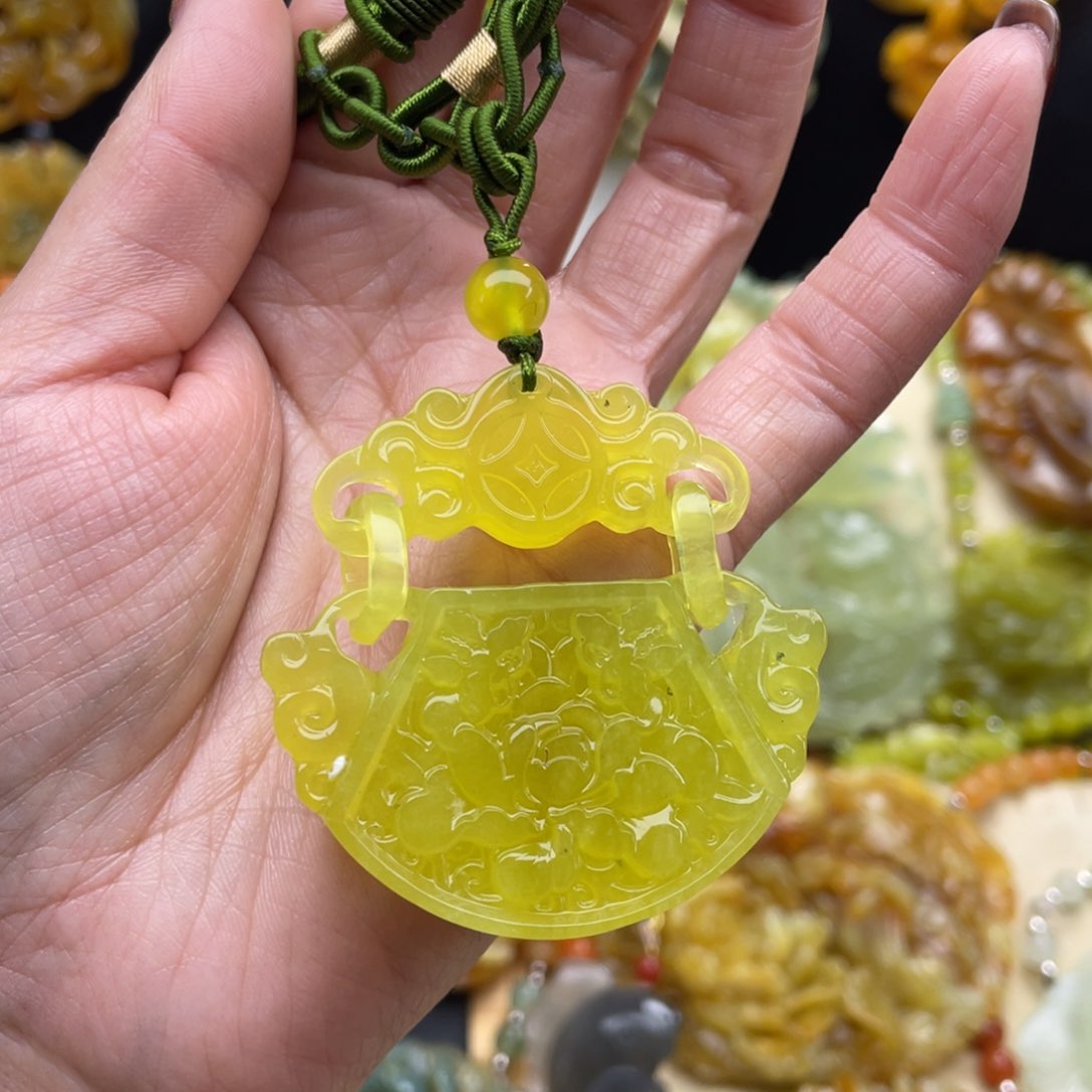 未镶嵌蛇纹石玉颈饰