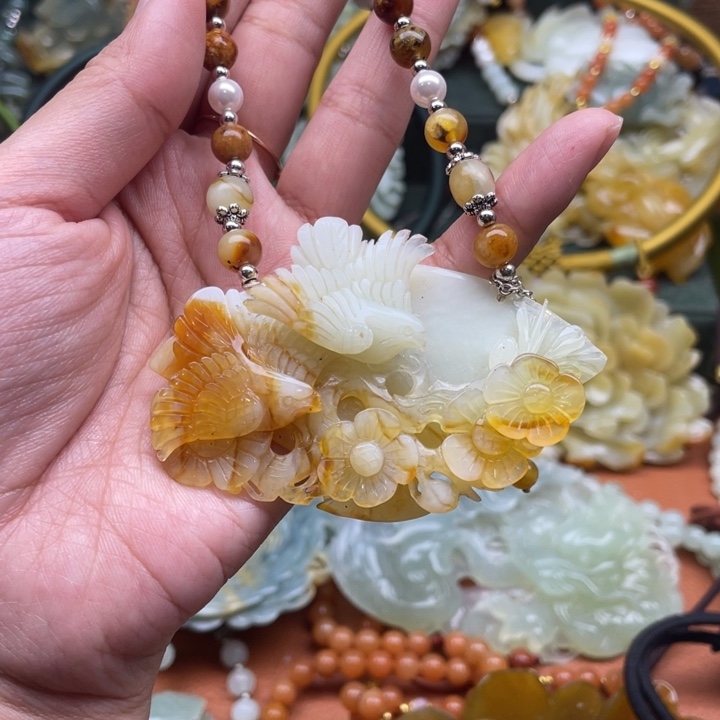 蛇纹石玉吊坠合金