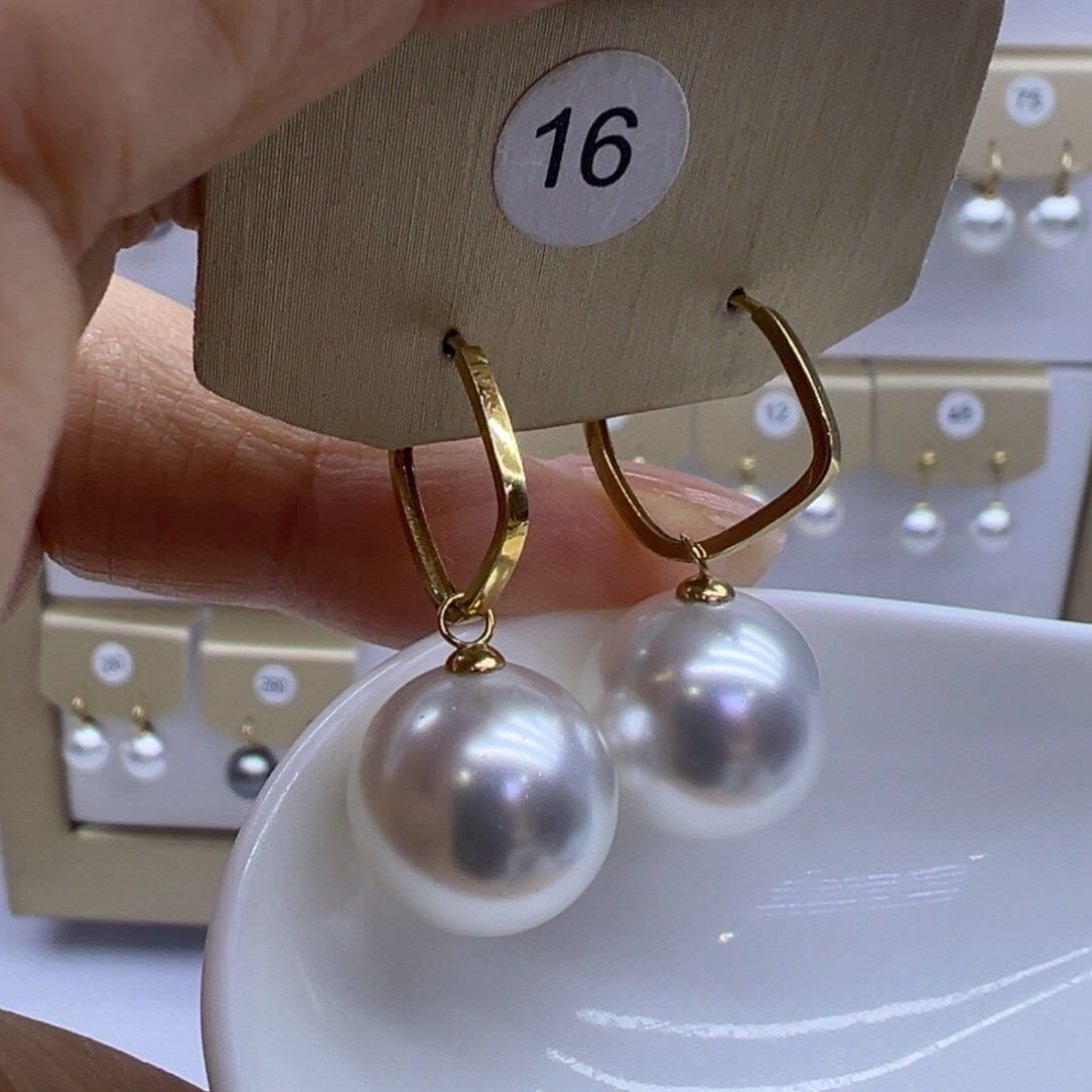 耳饰18K金镶嵌淡水珍珠