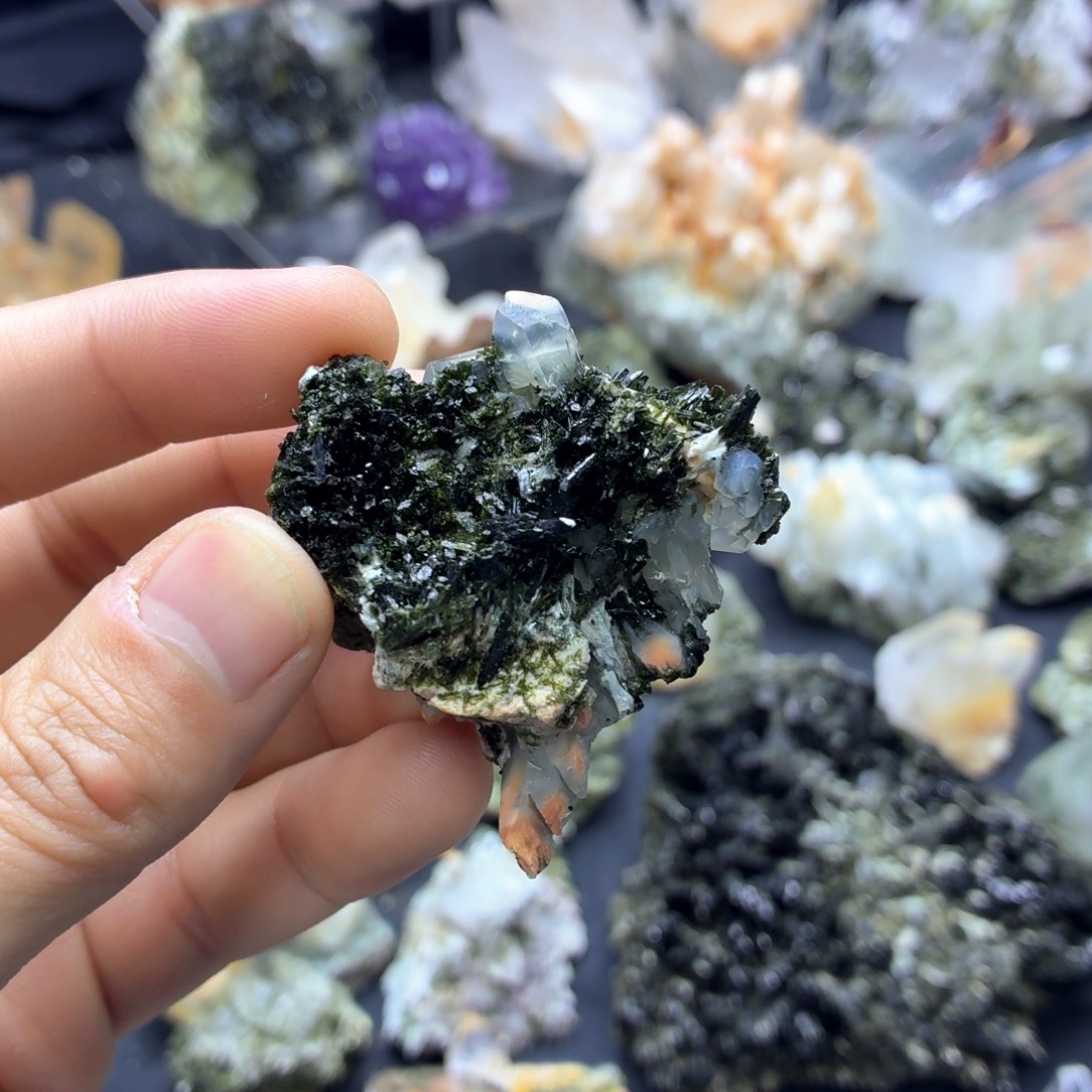 石材绿帘兔毛小晶簇