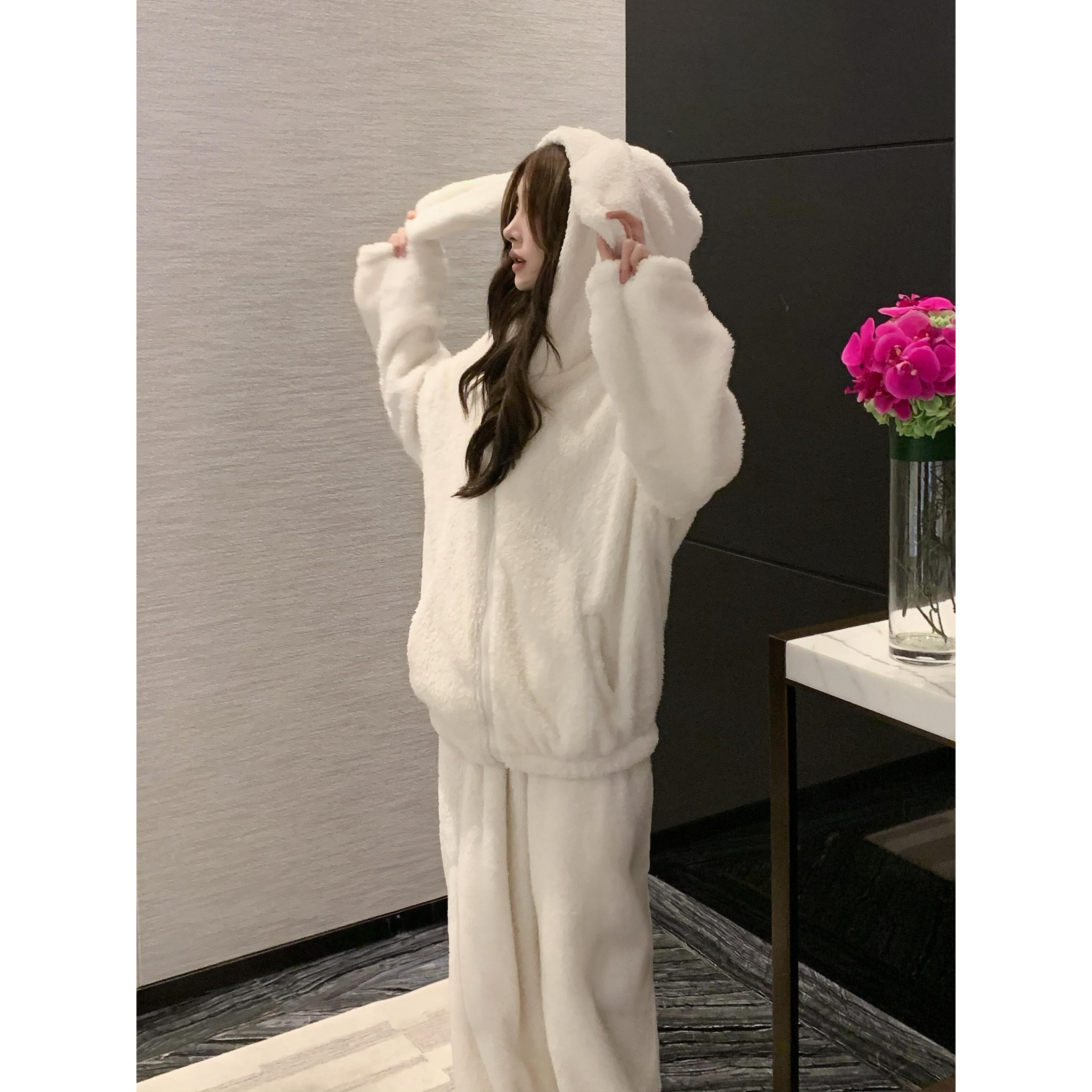 可爱兔耳朵连帽珊瑚绒睡衣秋冬款女大码加厚保暖家居服套装可外穿