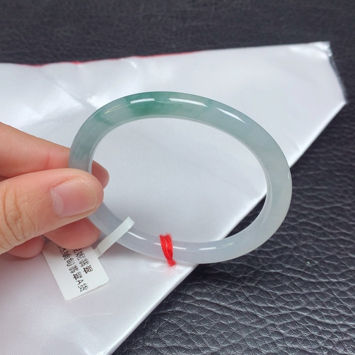 翡翠手镯（贵妃镯）未镶嵌