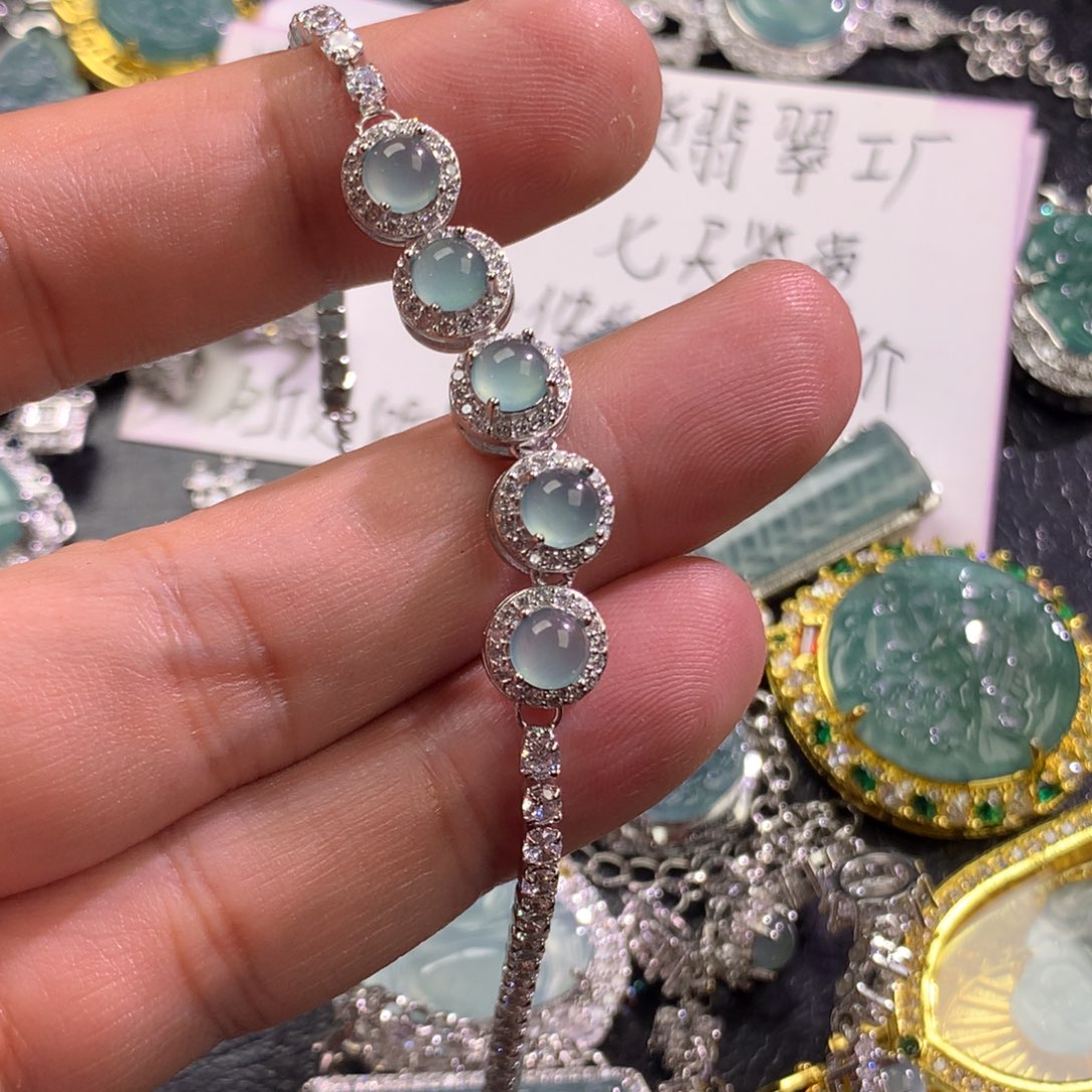 翡翠未镶嵌颈饰手链