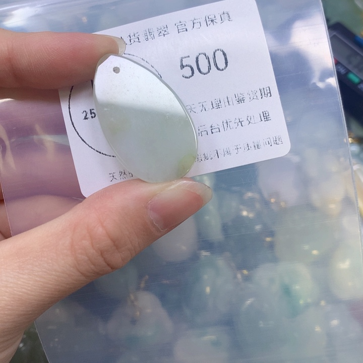 翡翠颈饰9K金镶嵌翡翠