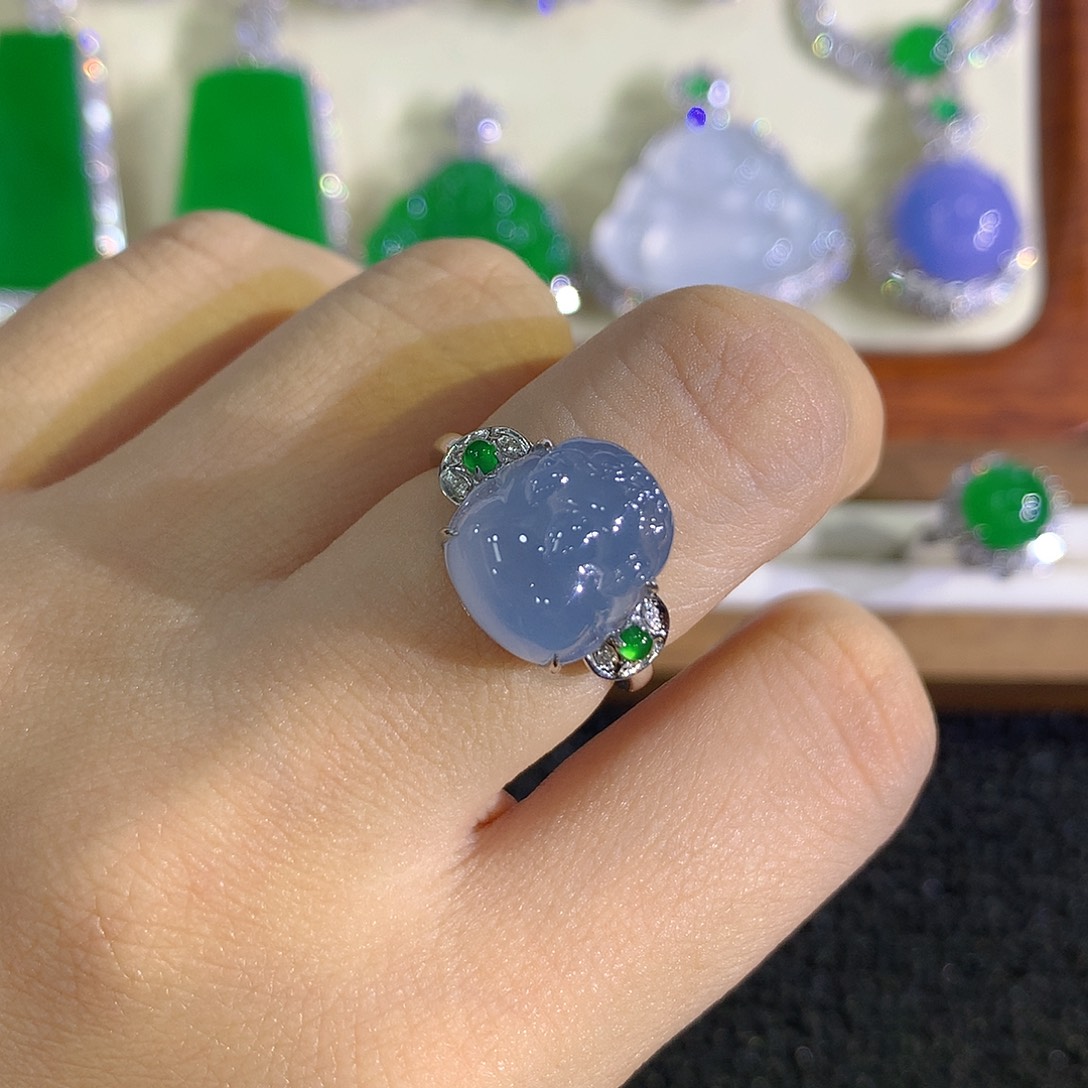 張***艶翡翠18K金镶嵌戒指貔貅