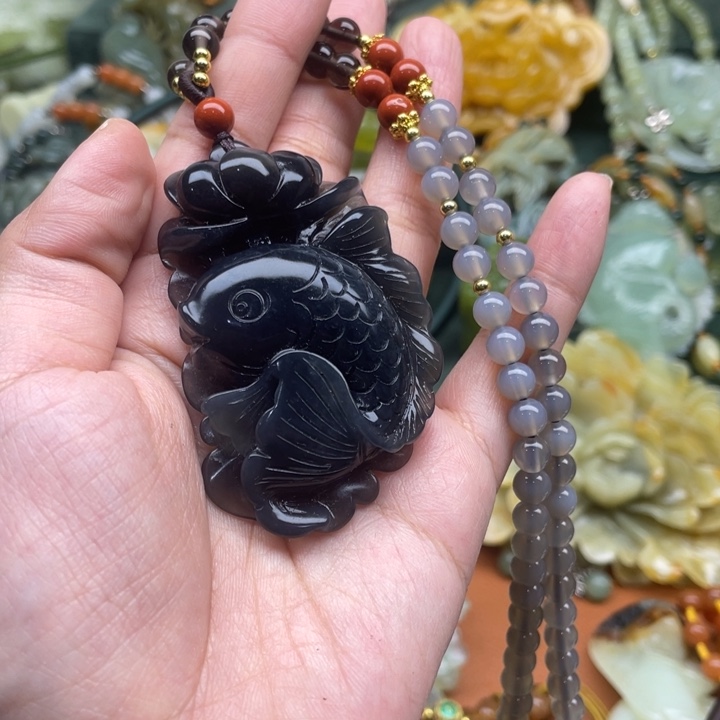 蛇纹石玉吊坠合金