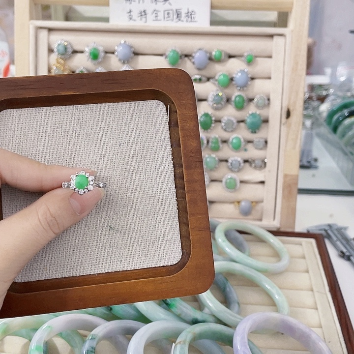 翡翠未镶嵌颈饰天然翡翠Ａ货