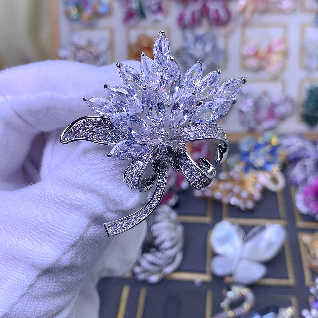 合成立方氧化锆铜胸针胸花