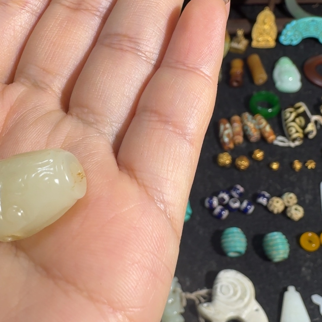 A***者和田玉未镶嵌颈饰