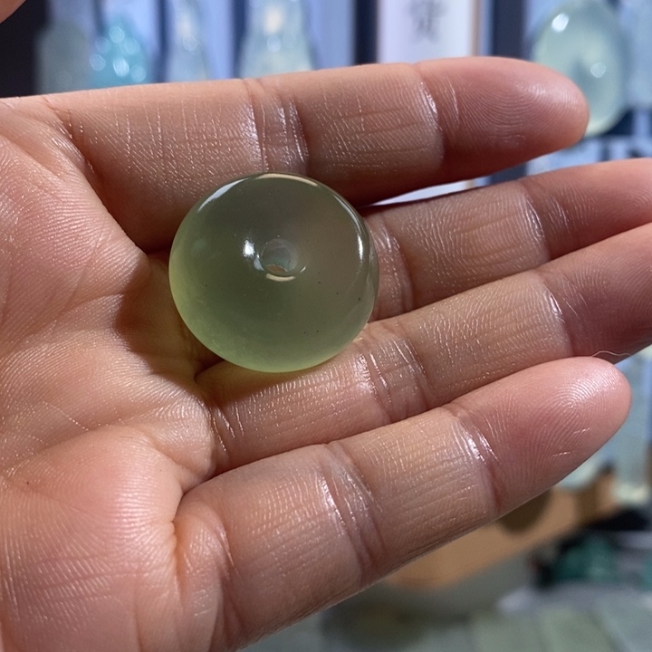 少***8岫玉未镶嵌颈饰吊坠