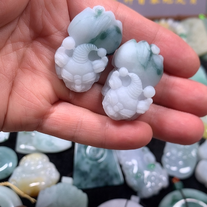 定制翡翠未镶嵌貔貅