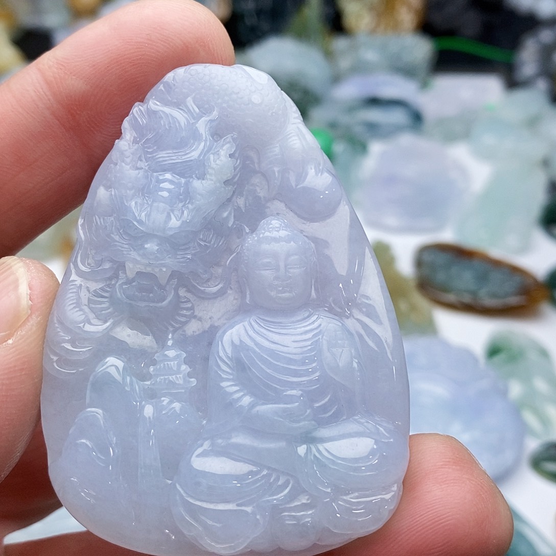 翡翠颈饰未镶嵌神龙护主