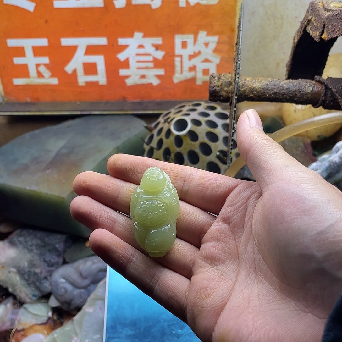 S***r和田玉未镶嵌颈饰