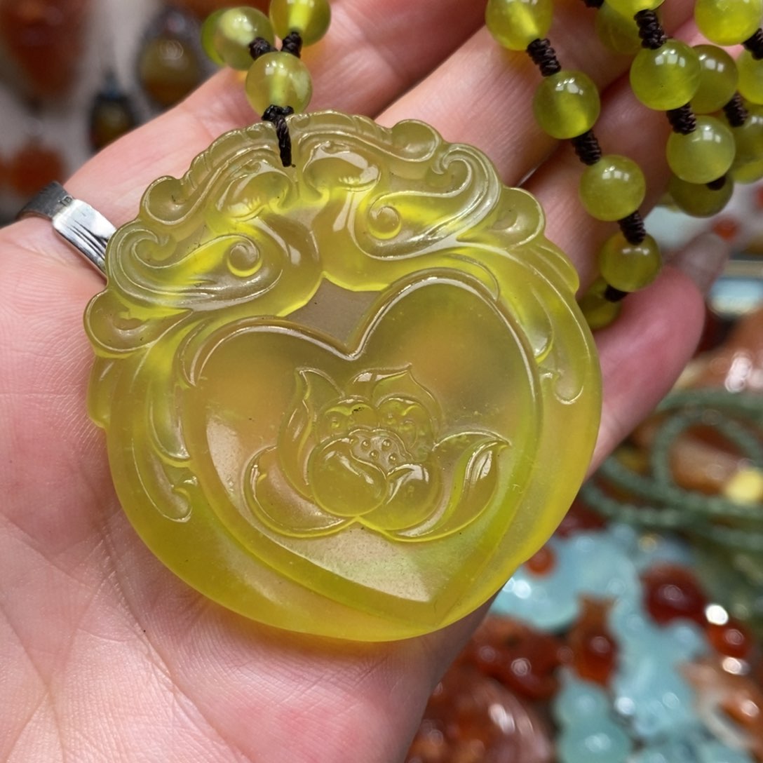 蛇纹石玉颈饰未镶嵌