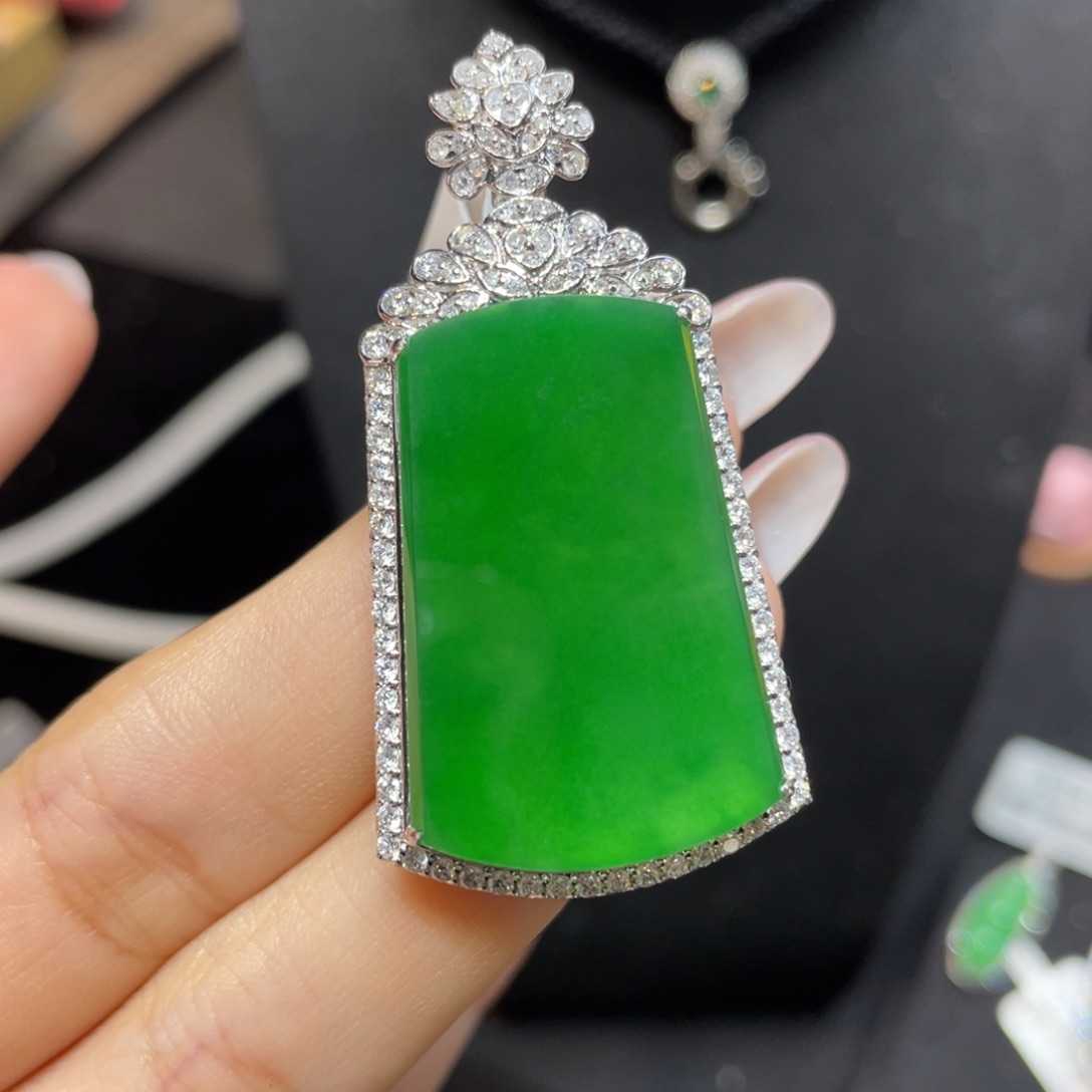 翡翠颈饰18K金镶嵌天然缅甸翡翠a货