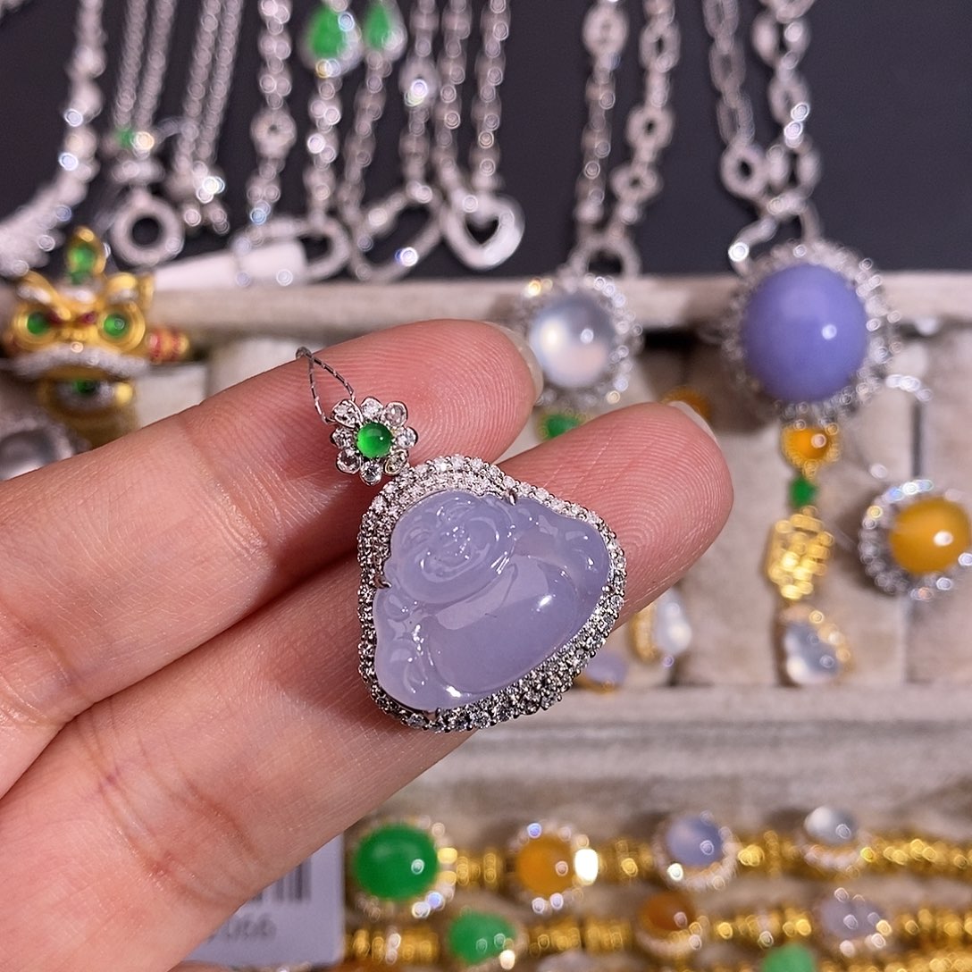 翡翠18K金镶嵌颈饰