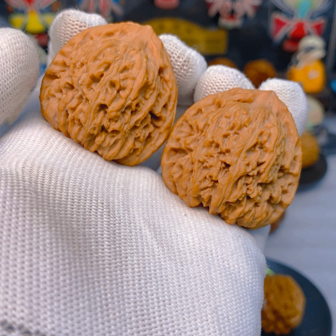 文玩核桃吊坠天花板级 三角南疆石