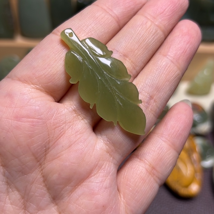 岫岩河磨玉（透闪石质玉）未镶嵌颈饰