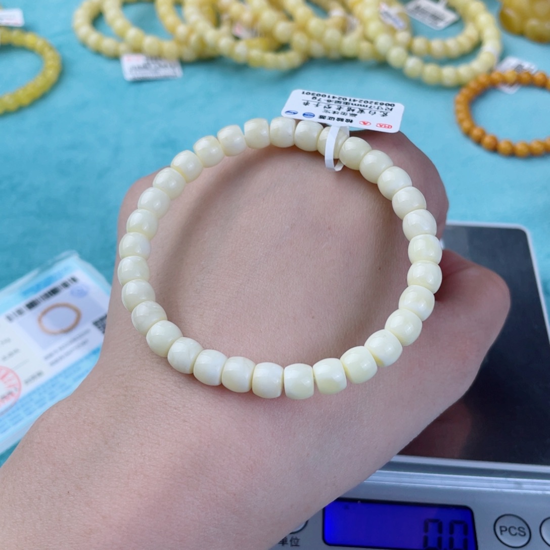 蜜蜡裸石未镶嵌蜜蜡51