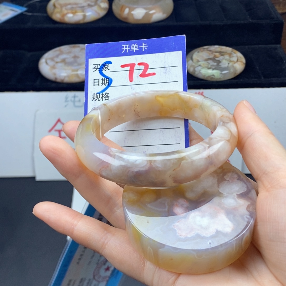 石英质玉手镯未镶嵌