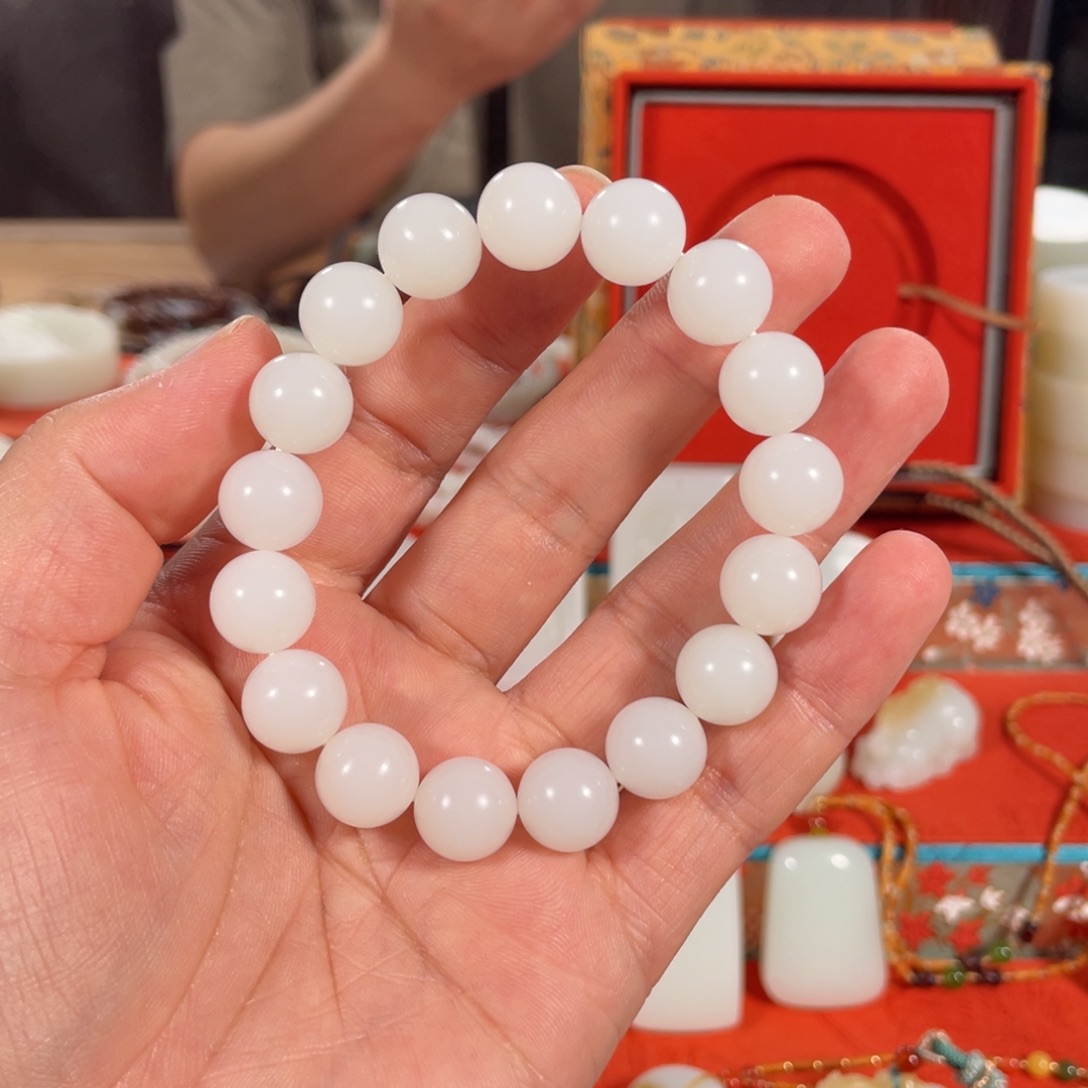 晓***、和田玉未镶嵌颈饰