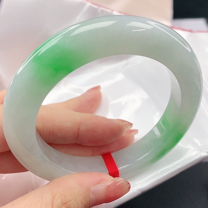 翡翠手镯未镶嵌，770