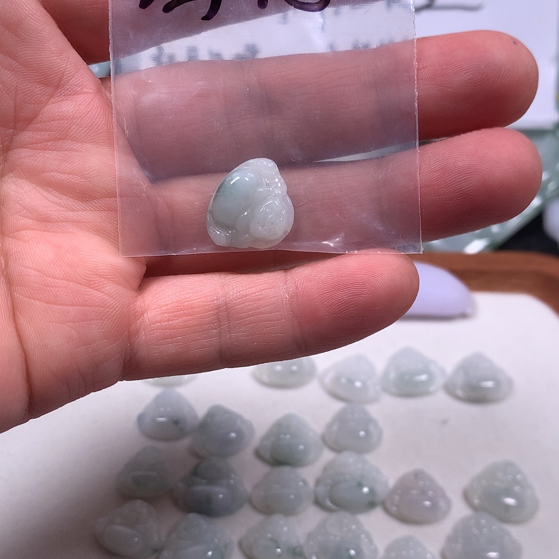 强***铺翡翠未镶嵌颈饰佛公