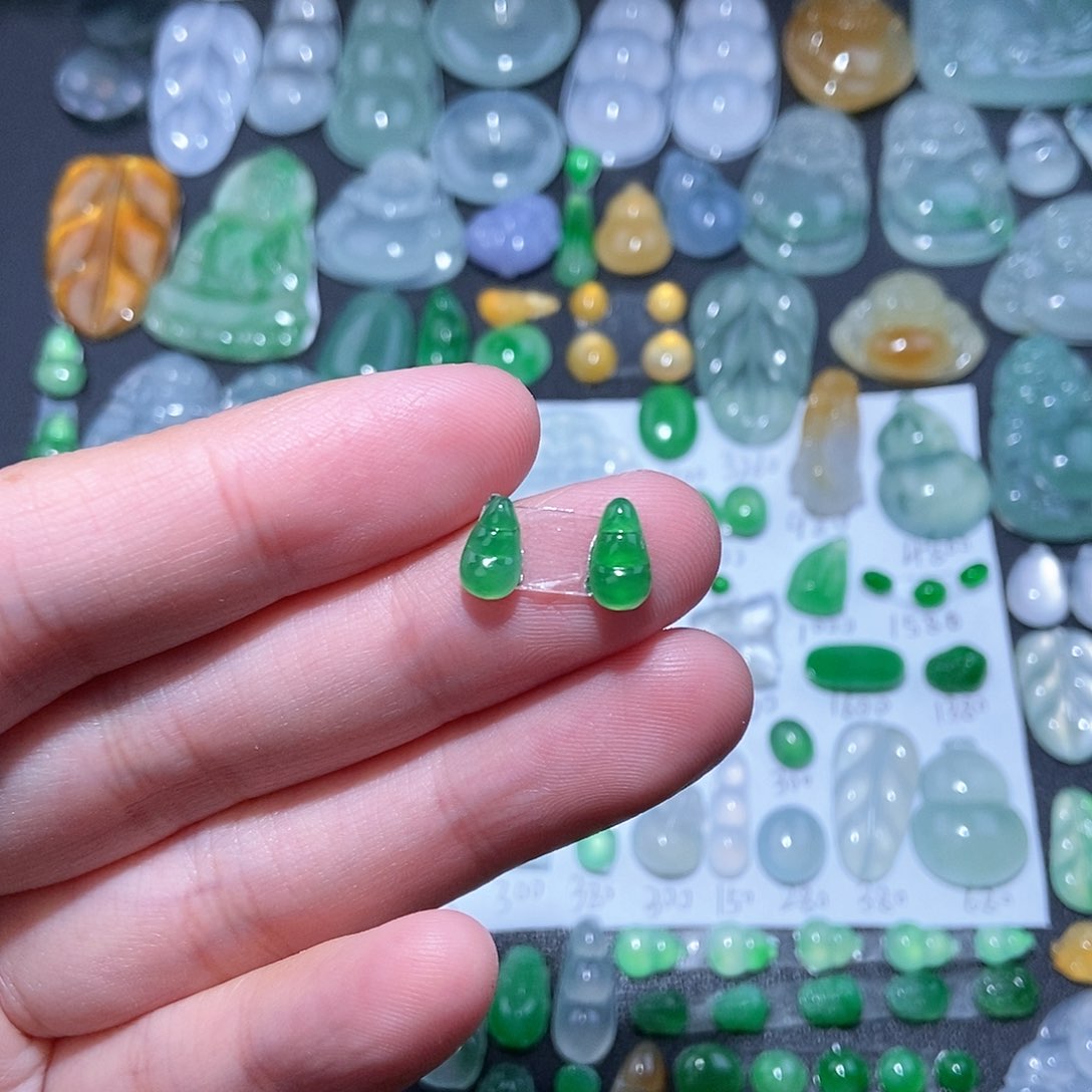 翡翠颈饰未镶嵌绿福豆