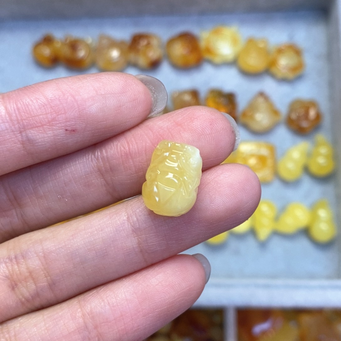 蜜蜡颈饰未镶嵌貔貅