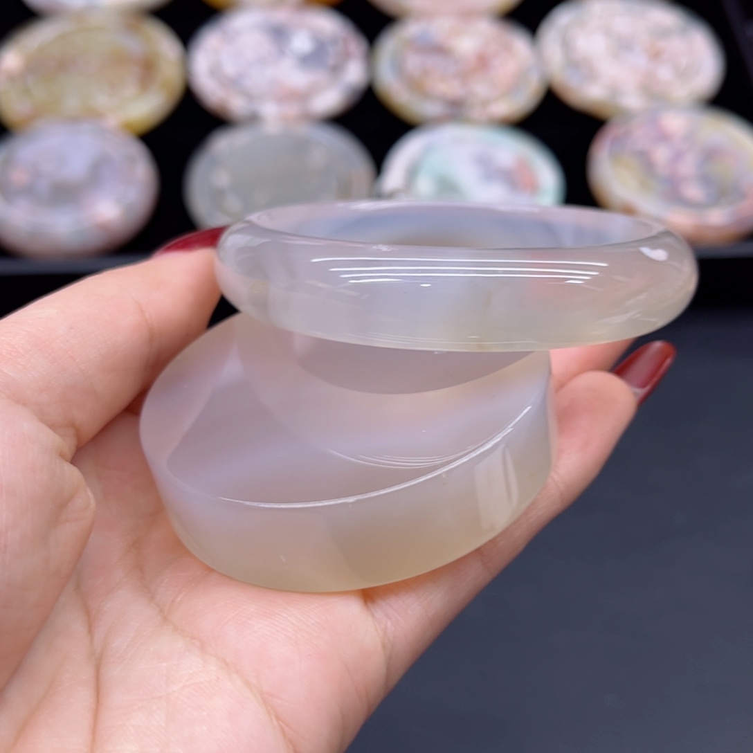 玛瑙/玉髓手镯未镶嵌58