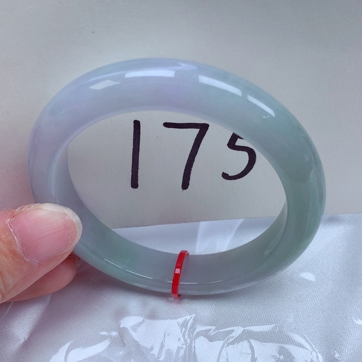 翡翠手镯未镶嵌翡翠