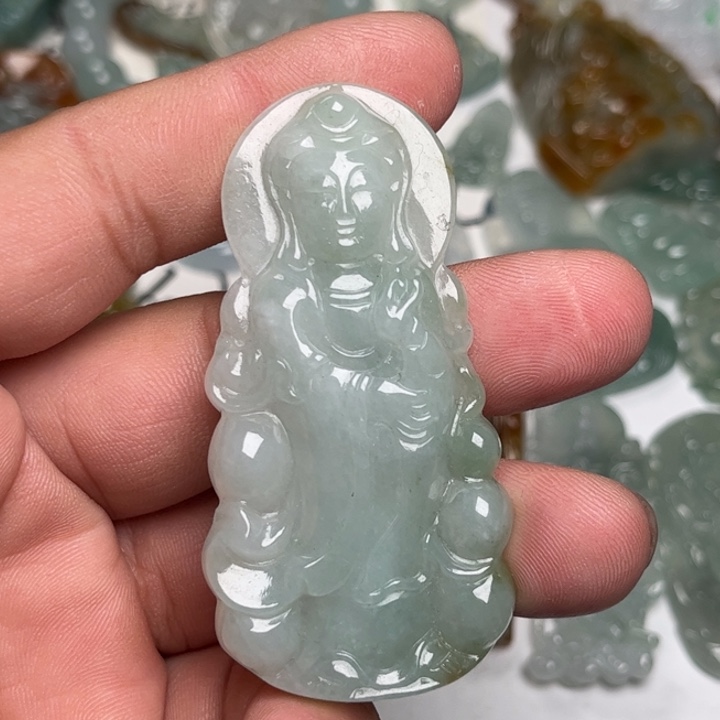 翡翠未镶嵌颈饰站观音