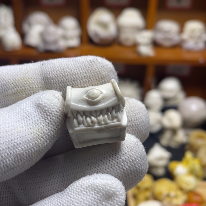 非金属皮质配饰鹿角雕刻宝箱怪