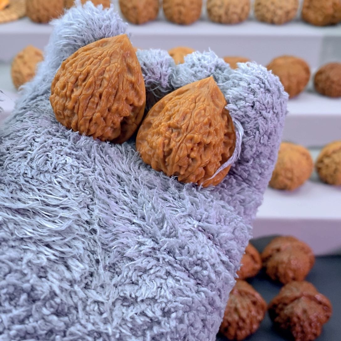 文玩核桃把件35蛇王一抹红