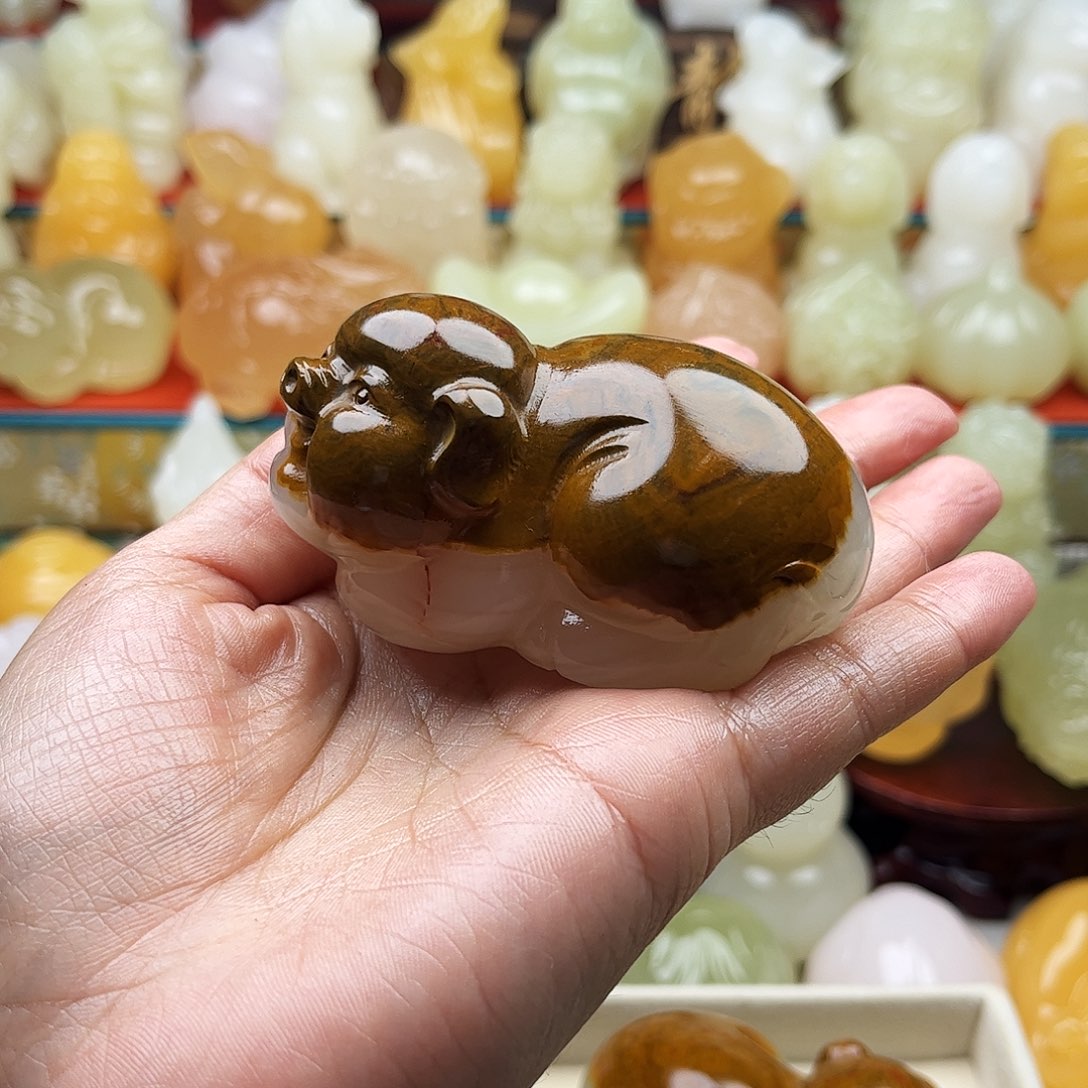 正***之石材猪猪手把摆件