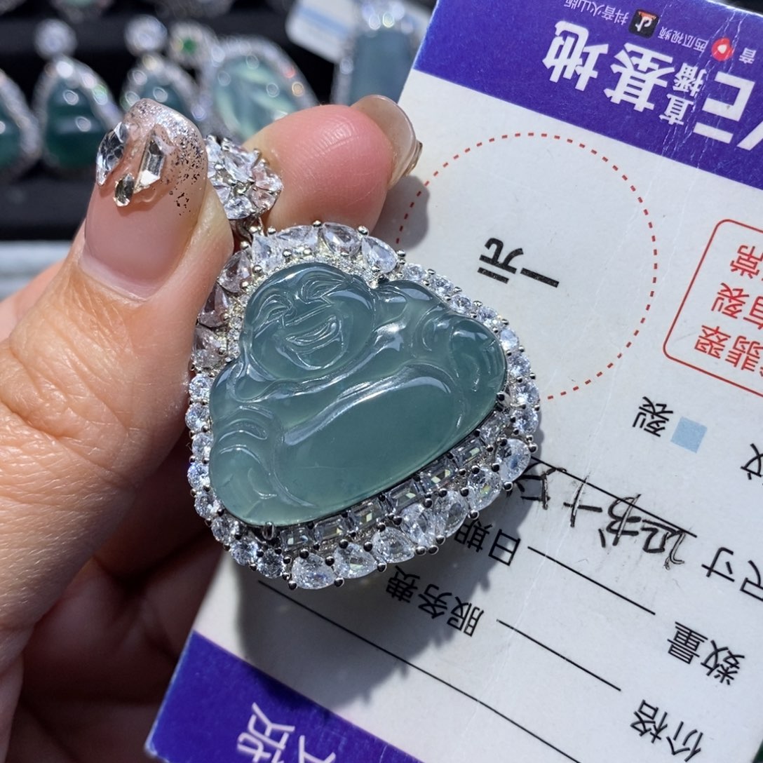 翡翠颈饰未镶嵌翡翠