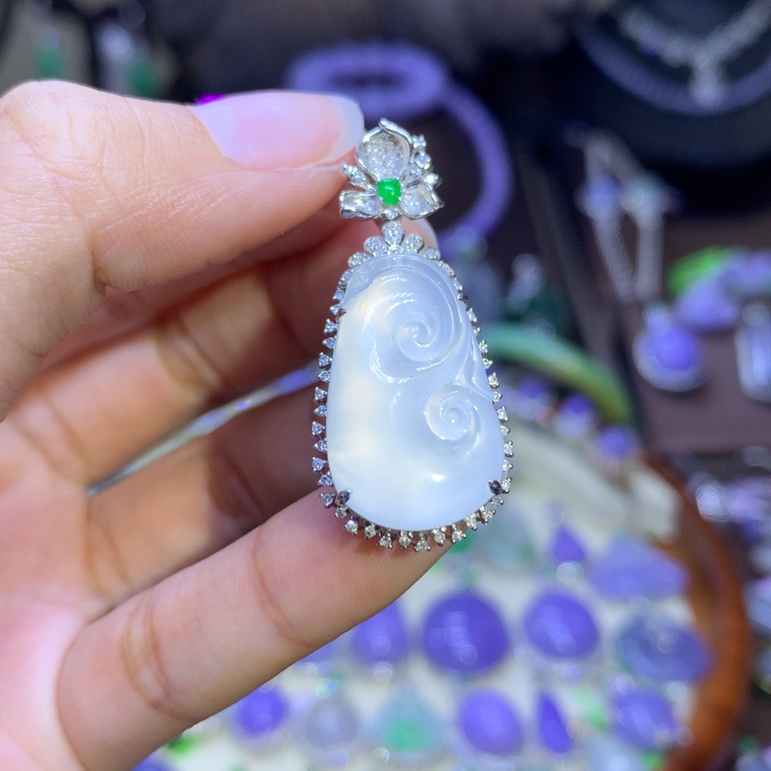 翡翠颈饰18K金镶嵌翡翠