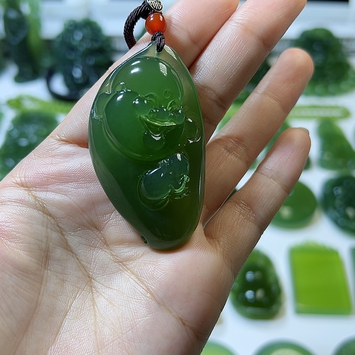 蛇纹石玉颈饰未镶嵌