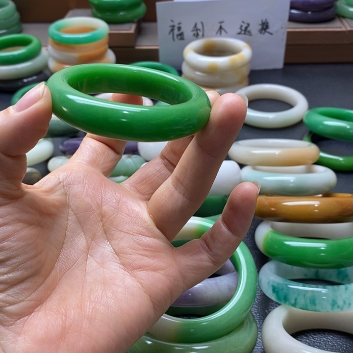 石英质玉手镯未镶嵌竹*