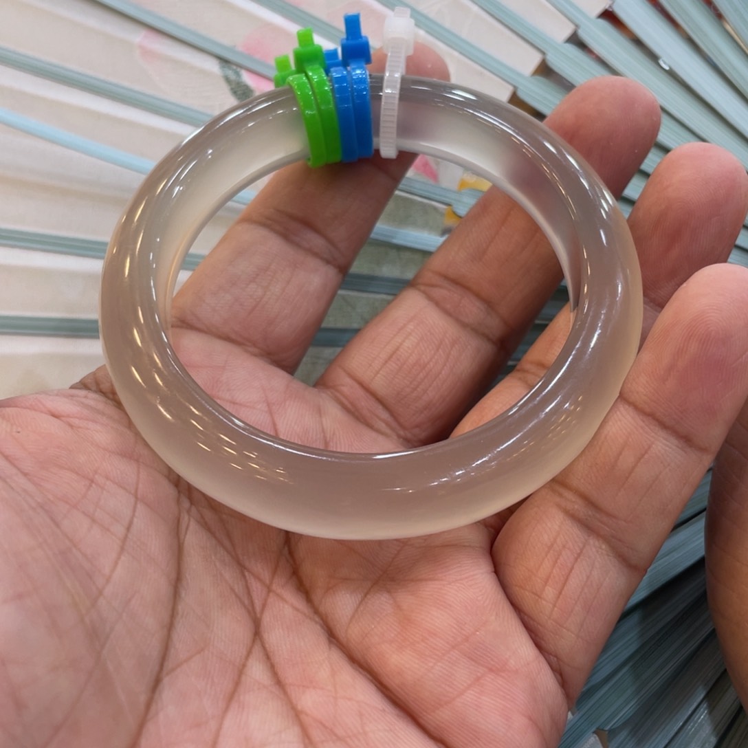 玛瑙/玉髓手镯未镶嵌榴****.