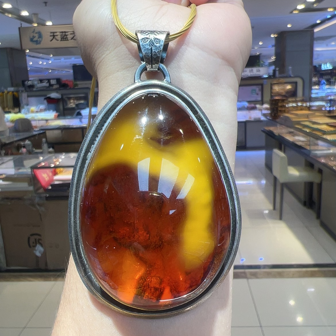 意境吊坠 银镶嵌天然琥珀时尚女款精美吊坠