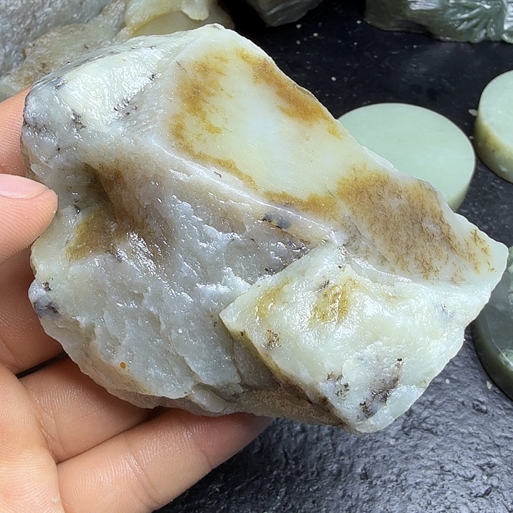 和田玉（糖玉）未镶嵌珠宝奇石